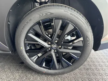 Car image 27