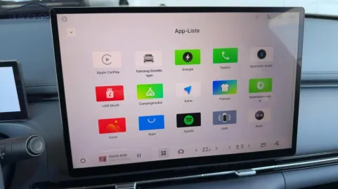 Car image 10