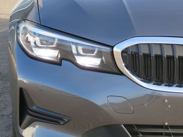 BMW 320i 135 kW image number 8