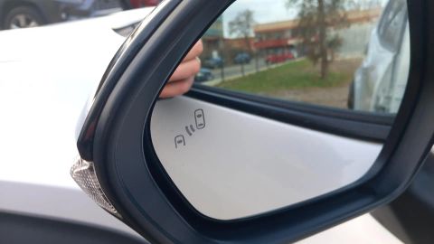 Car image 26