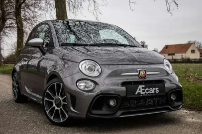 Car image 3