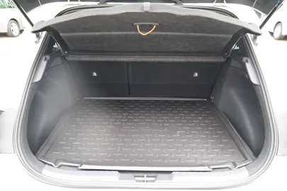 Car image 32