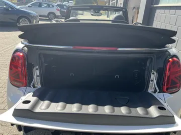 Car image 28