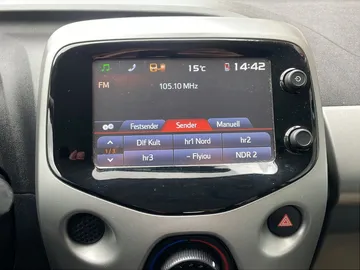 Car image 12