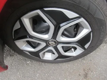 Car image 26
