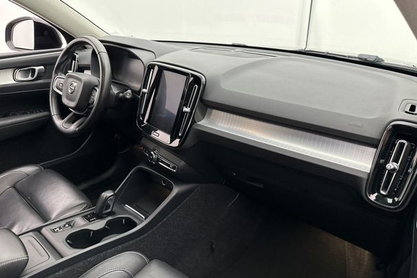 Volvo XC40 D4 AWD Momentum 140 kW image number 27