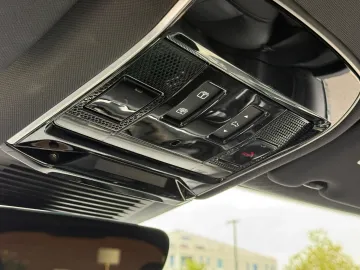 Car image 33
