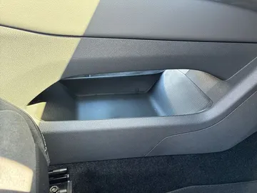 Car image 34