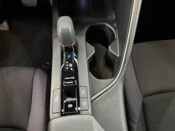 Car image 28