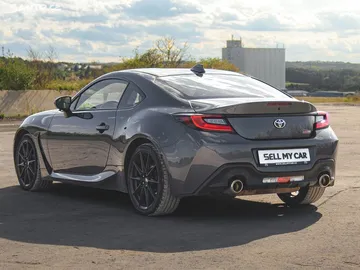 Car image 3