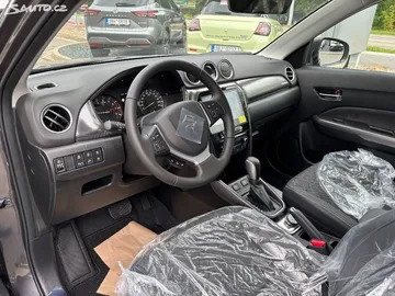 Car image 10