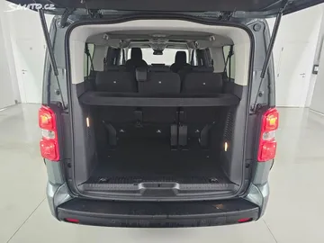 Car image 32