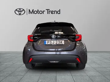 Car image 3