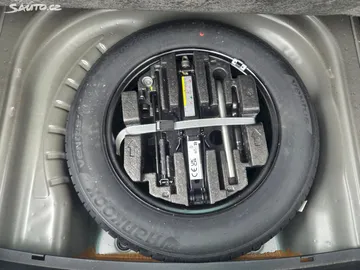 Car image 32