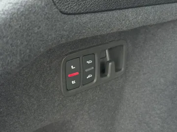 Car image 44