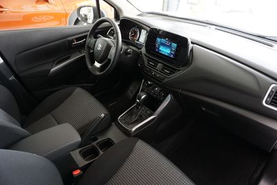 Car image 13