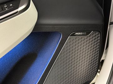 Car image 38