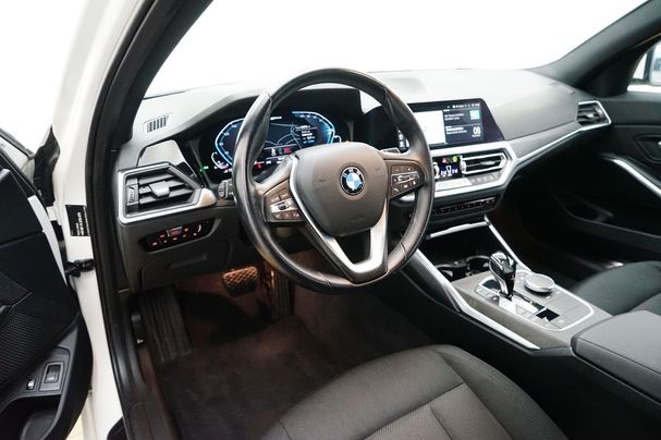 BMW 320 e Touring Advantage 150 kW image number 3