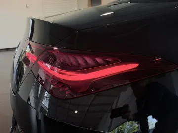Car image 32