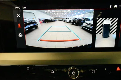Car image 22