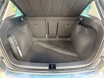 Car image 34