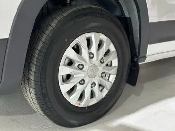 Car image 27