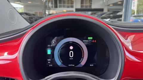 Car image 19