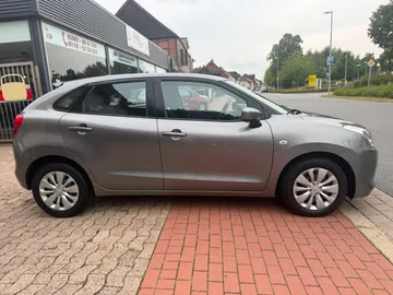 Car image 4