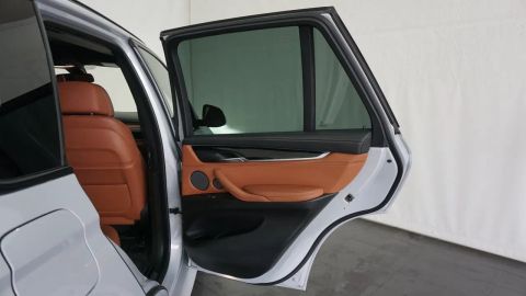 Car image 36