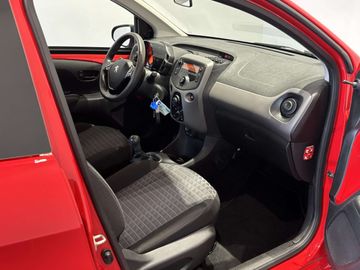 Car image 11