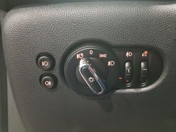 Car image 36