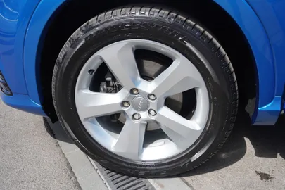 Car image 32
