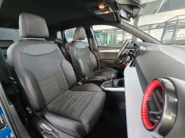 Car image 34