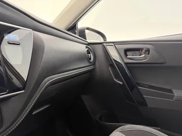 Car image 38
