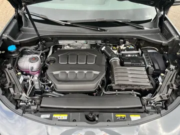 Car image 40