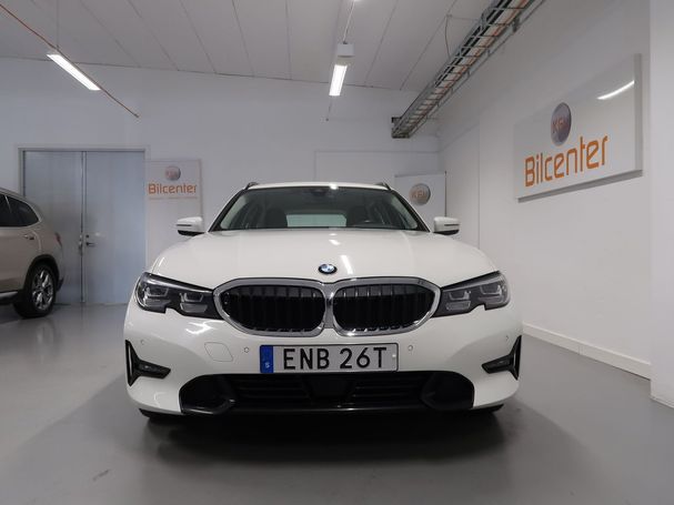 BMW 320d Touring xDrive 140 kW image number 10