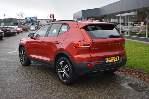 Volvo XC40 Plus Dark B4 155 kW image number 10