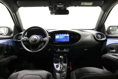 Car image 4