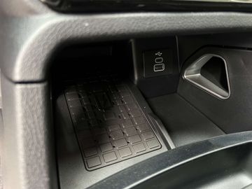 Car image 33