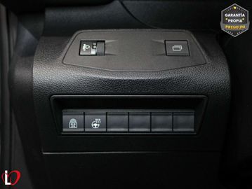 Car image 32