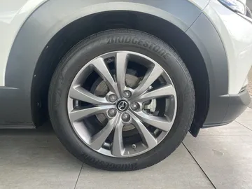 Car image 24