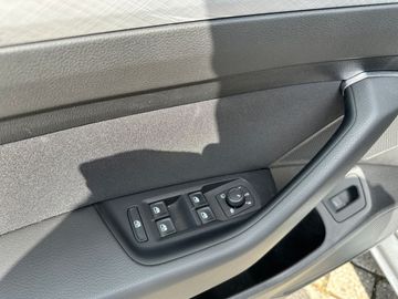 Car image 37