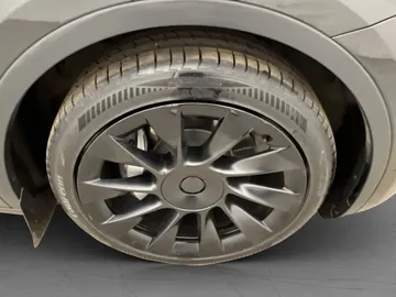 Car image 32