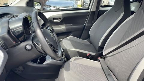 Car image 10