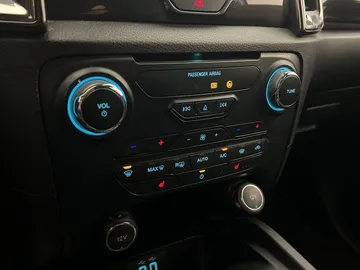 Car image 37