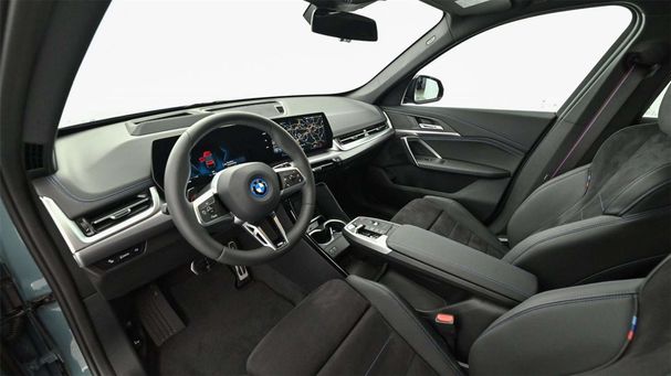 BMW iX1 xDrive30 225 kW image number 21