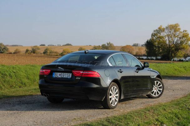 Jaguar XE AWD Pure 132 kW image number 3