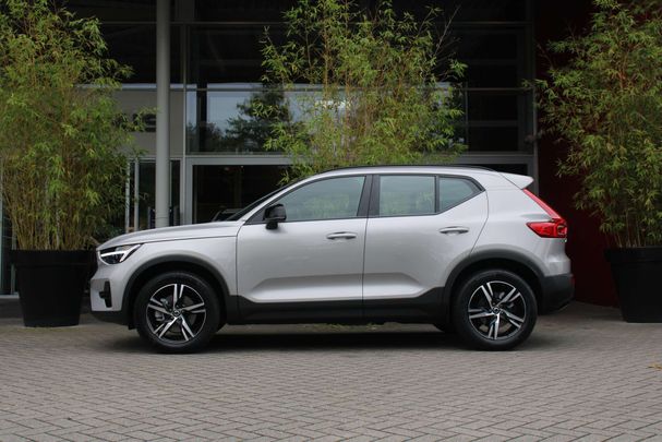 Volvo XC40 B4 Plus Dark 145 kW image number 3