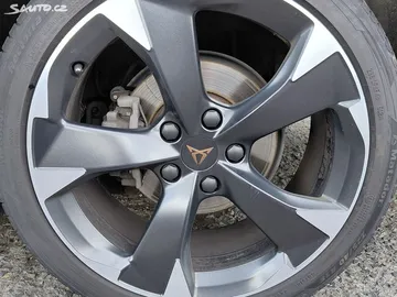 Car image 32