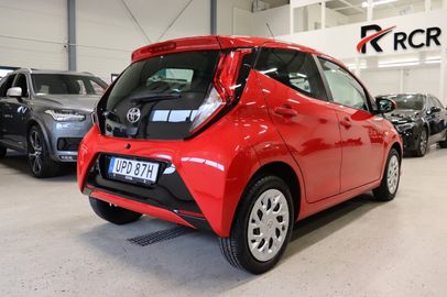 Car image 4